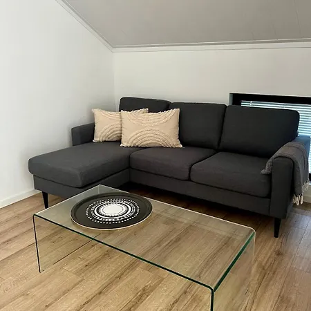 Uusi, Ilmastoitu Ja Valoisa 4 Hloe Omalla Sisaeaenkaeynnillae Apartment *