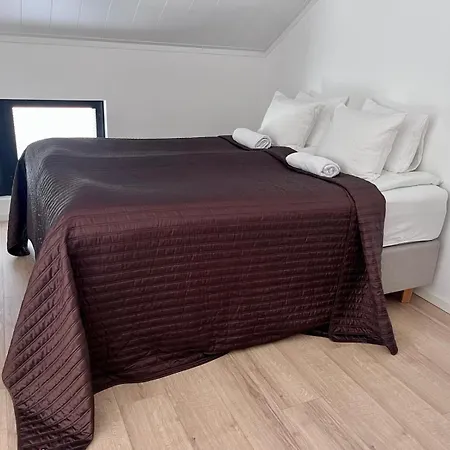 Uusi, Ilmastoitu Ja Valoisa 4 Hloe Omalla Sisaeaenkaeynnillae * Joensuu