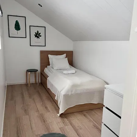 Uusi, Ilmastoitu Ja Valoisa 4 Hloe Omalla Sisaeaenkaeynnillae