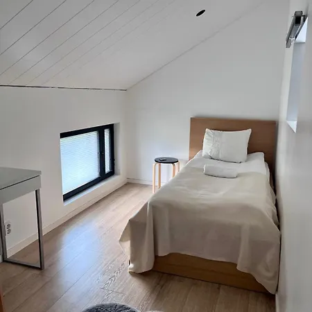 Apartment Uusi, Ilmastoitu Ja Valoisa 4 Hloe Omalla Sisaeaenkaeynnillae *