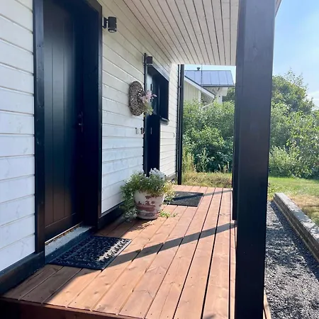 Apartman Uusi, Ilmastoitu Ja Valoisa 4 Hloe Omalla Sisaeaenkaeynnillae